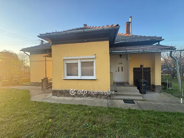 Eladó ház Tiszaszőlős 79 nm