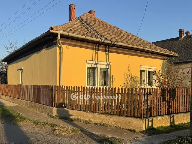Eladó ház Tiszaszőlős 79 nm