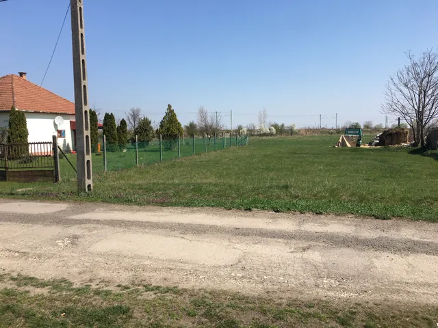 Eladó telek Mezőtúr 758 nm