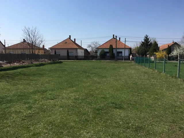 Eladó telek Mezőtúr 758 nm