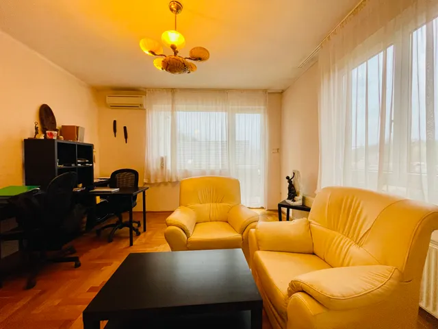 Eladó ház Üröm 240 nm