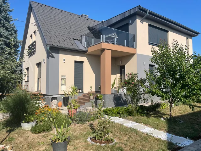 Eladó ház Balatonszárszó 260 nm