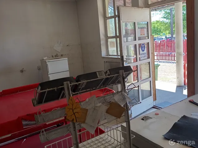 Eladó kereskedelmi és ipari ingatlan Újszilvás 70 nm