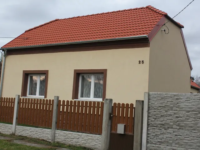 Eladó ház Csorna, Földsziget 140 nm