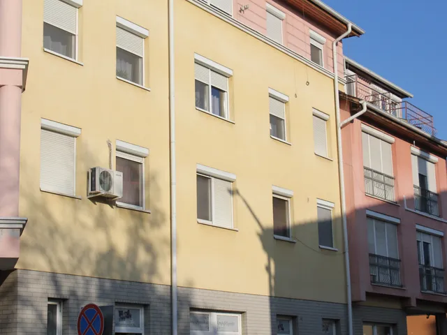 Eladó lakás Kapuvár, Városközpont, Fő tér.21. 64 nm