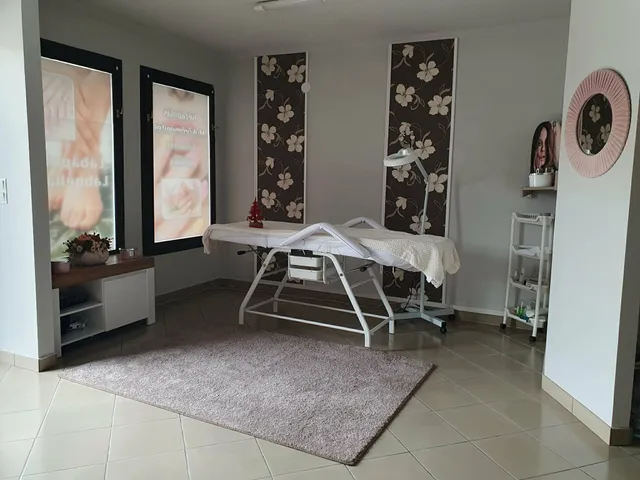 Kiadó kereskedelmi és ipari ingatlan Csorna 30 nm