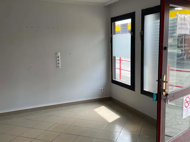 Kiadó kereskedelmi és ipari ingatlan Csorna 30 nm