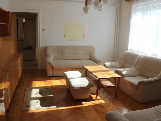 Eladó lakás Kapuvár, Városközpont 77 nm