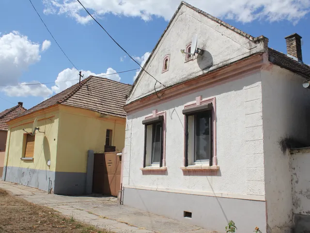 Eladó ház Egyházaskesző 195 nm