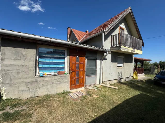 Eladó ház Gyöngyösoroszi 130 nm