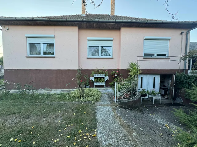 Eladó ház Szirák 300 nm