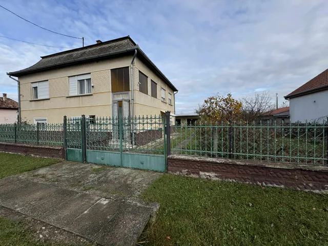 Eladó ház Varsány 180 nm