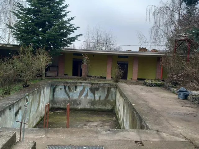 Eladó kereskedelmi és ipari ingatlan Szanda 250 nm