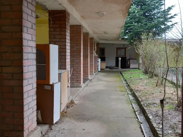 Eladó kereskedelmi és ipari ingatlan Szanda 250 nm