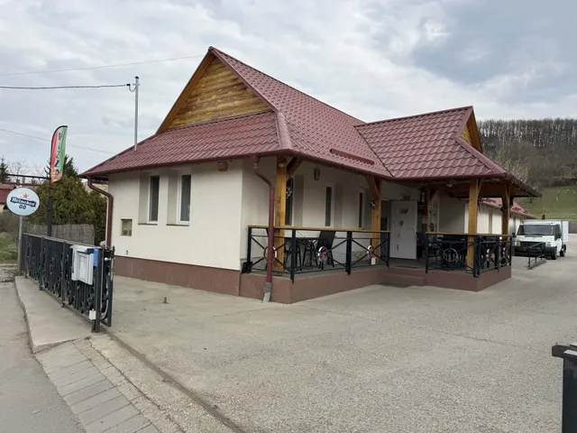 Eladó kereskedelmi és ipari ingatlan Karancsalja 160 nm