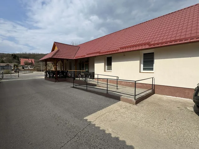 Eladó kereskedelmi és ipari ingatlan Karancsalja 160 nm