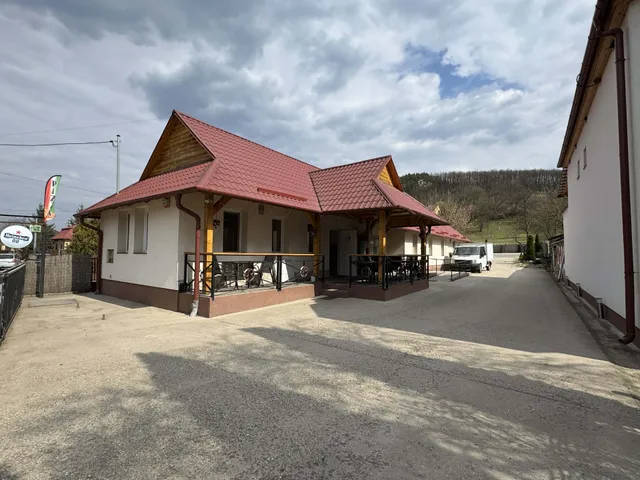 Eladó kereskedelmi és ipari ingatlan Karancsalja 160 nm