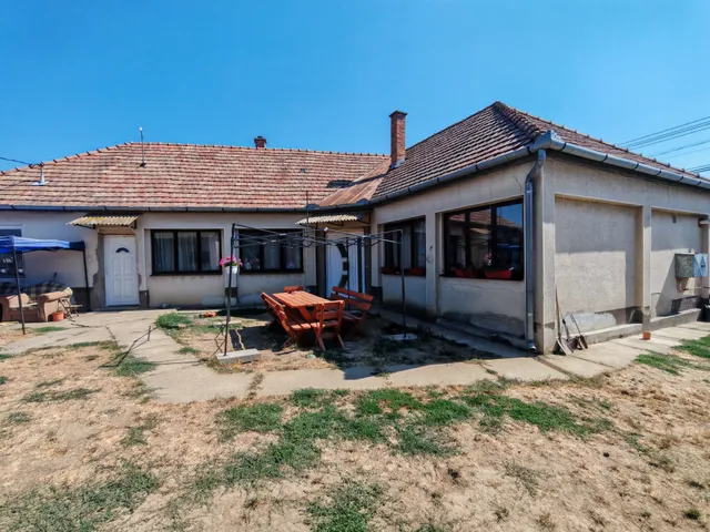 Eladó ház Varsány 135 nm