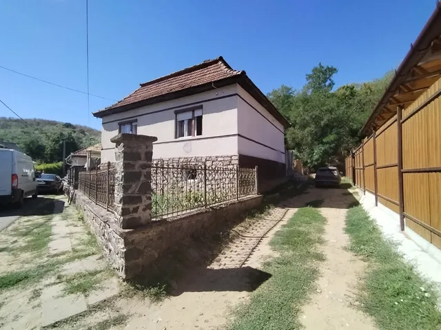 Eladó ház Istenmezeje 87 nm