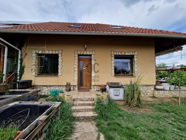 Eladó ház Pécel 144 nm