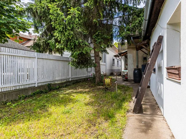 Eladó ház Budapest XVI. kerület, Rákosszentmihály 170 nm