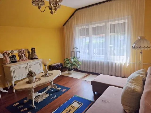 Eladó ház Üröm 100 nm