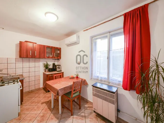 Eladó ház Üröm 40 nm