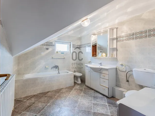 Eladó lakás Budapest XVI. kerület, Sashalom 176 nm