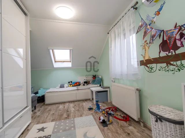 Eladó lakás Üllő 101 nm