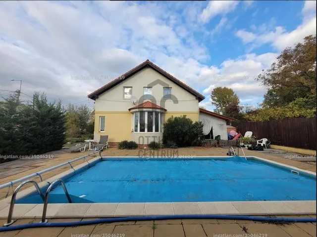 Eladó lakás Üllő 101 nm