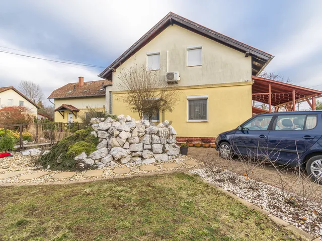 Eladó lakás Üllő 101 nm