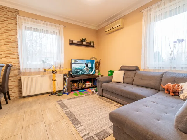 Eladó lakás Üllő 101 nm