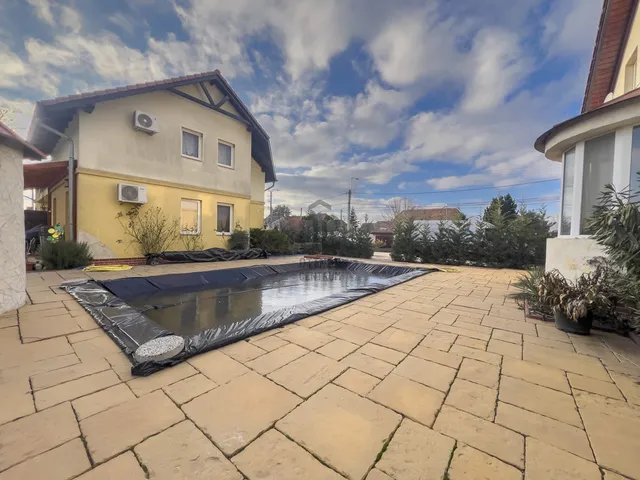 Eladó lakás Üllő 101 nm