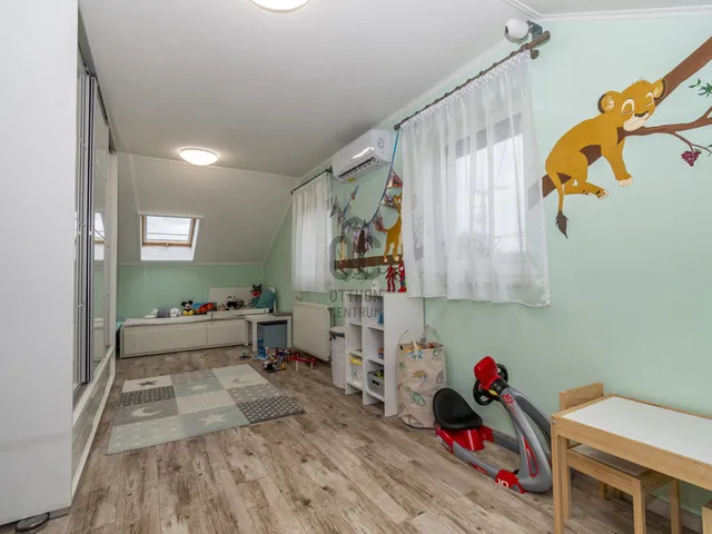 Eladó lakás Üllő 101 nm