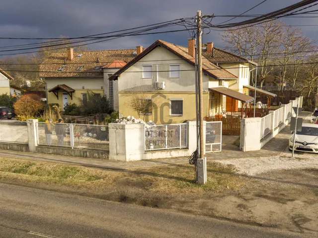 Eladó lakás Üllő 101 nm