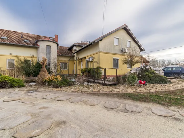 Eladó lakás Üllő 101 nm