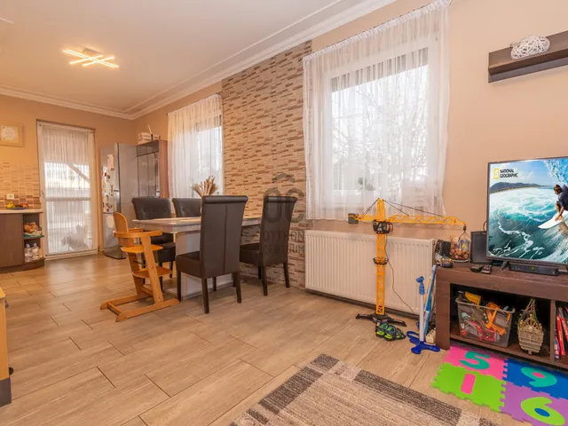 Eladó lakás Üllő 101 nm