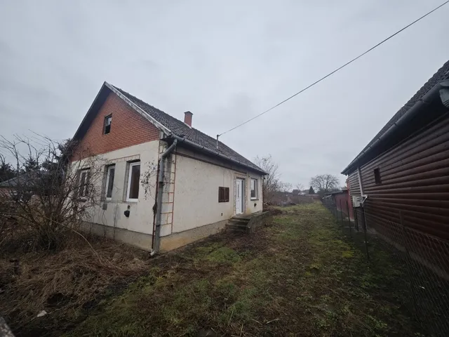 Eladó ház Tiszadada 100 nm