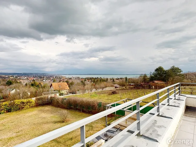 Eladó ház Balatonkenese 500 nm