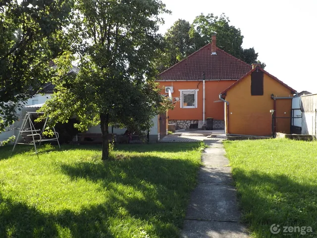 Eladó ház Ács 100 nm