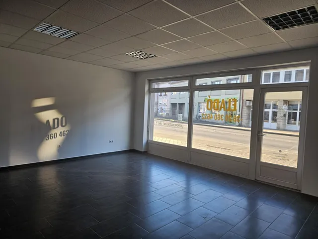 Eladó kereskedelmi és ipari ingatlan Kapuvár, Városközpont, József Attila utca 10 40 nm