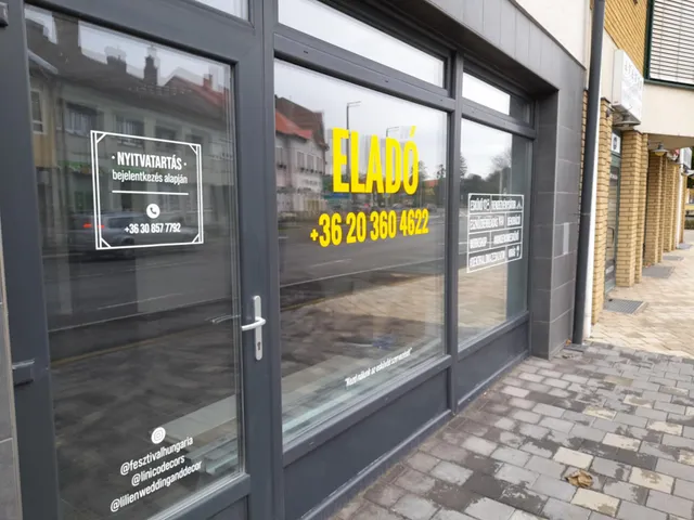 Eladó kereskedelmi és ipari ingatlan Kapuvár, Városközpont 40 nm