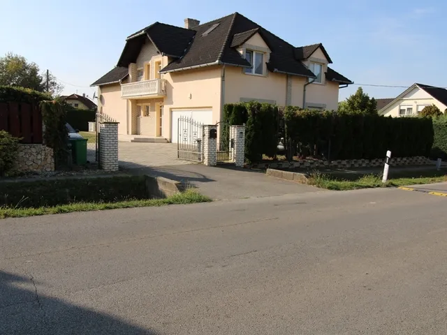 Kiadó lakás Keszü 130 nm