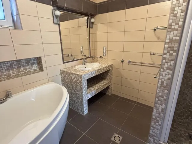 Eladó ház Pécs, Makár, Középmakár dűlő 147 nm