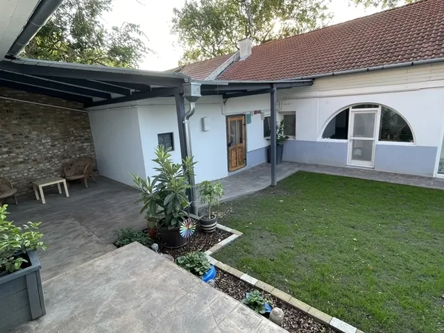 Eladó ház Pécs, Budai városrész, Hársfa u. 147 nm