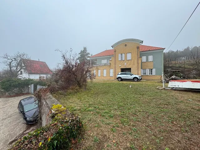 Eladó ház Pécs, Ürög 250 nm