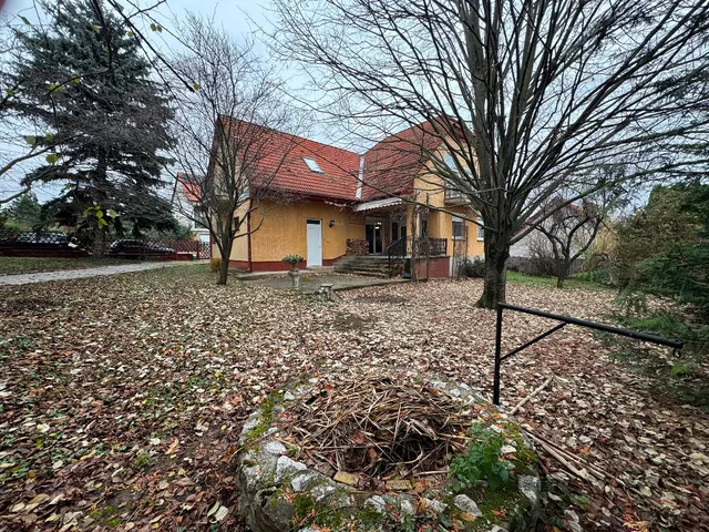 Eladó ház Pécs, Ürög 195 nm