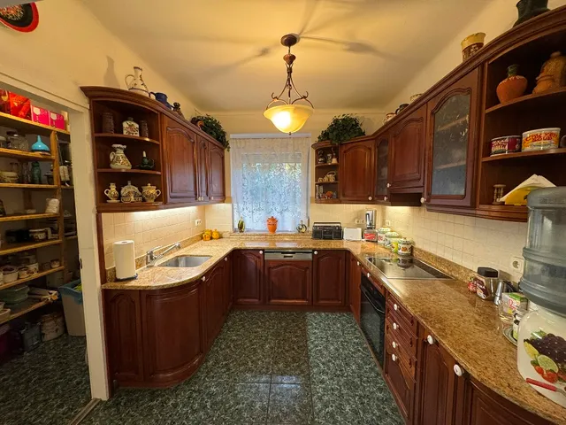 Eladó ház Pécs, Ürög 195 nm