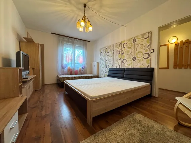 Kiadó lakás Pécs, Egyetemváros, Megyeri tér 35 nm