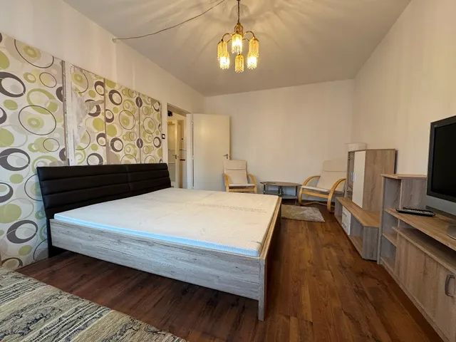 Kiadó lakás Pécs, Egyetemváros, Megyeri tér 35 nm